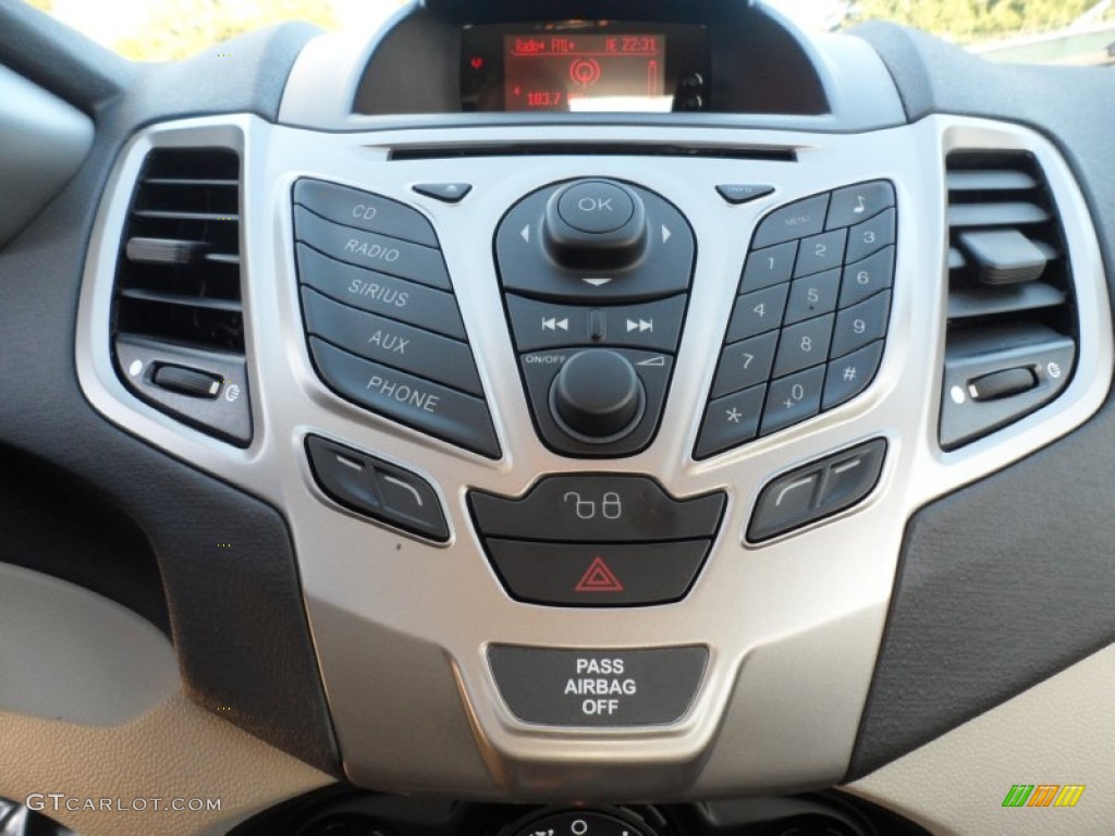 2012 Ford Fiesta SE Hatchback Controls Photo #56745111