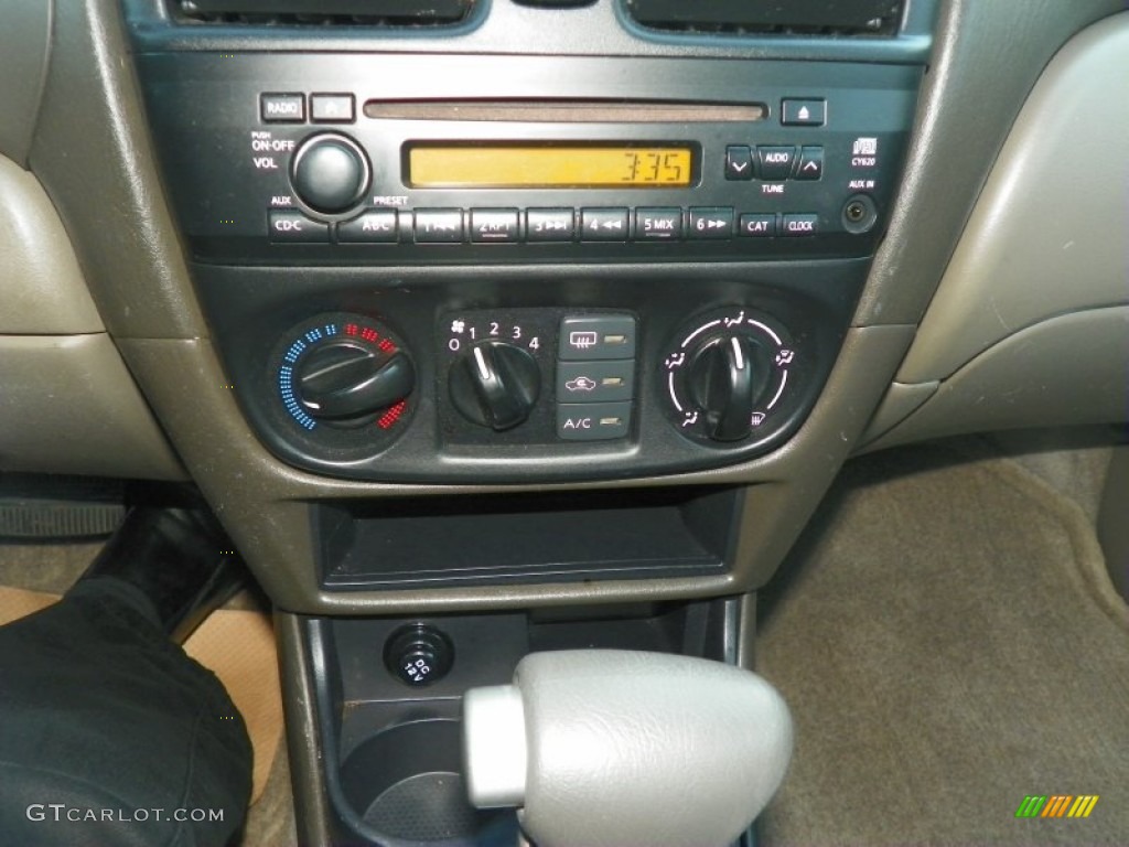 2004 Nissan Sentra 1.8 S Controls Photo #56757192