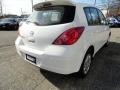 Fresh Powder - Versa 1.8 S Hatchback Photo No. 3