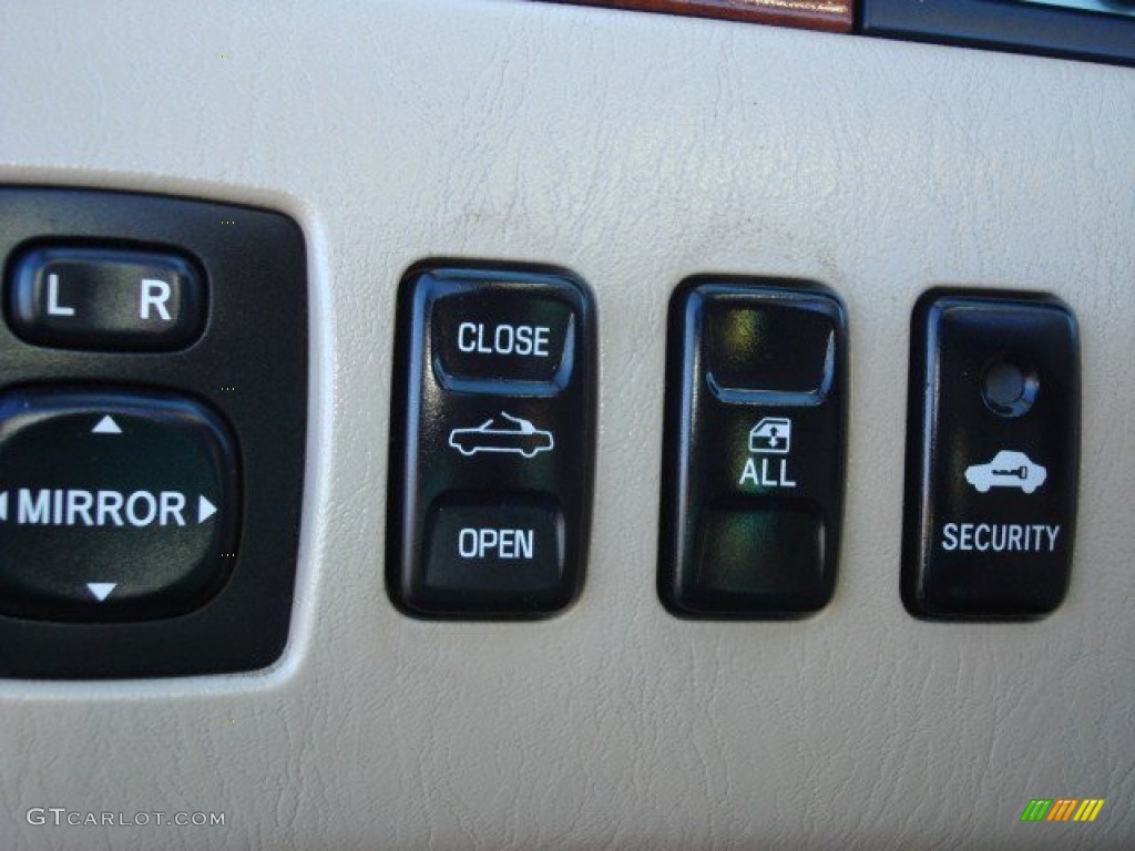 2006 Toyota Solara SLE V6 Convertible Controls Photo #56772058