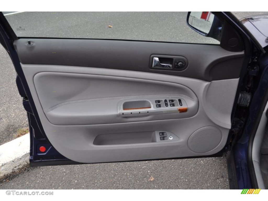 2001 Volkswagen Passat GLX Sedan Gray Door Panel Photo #56777471
