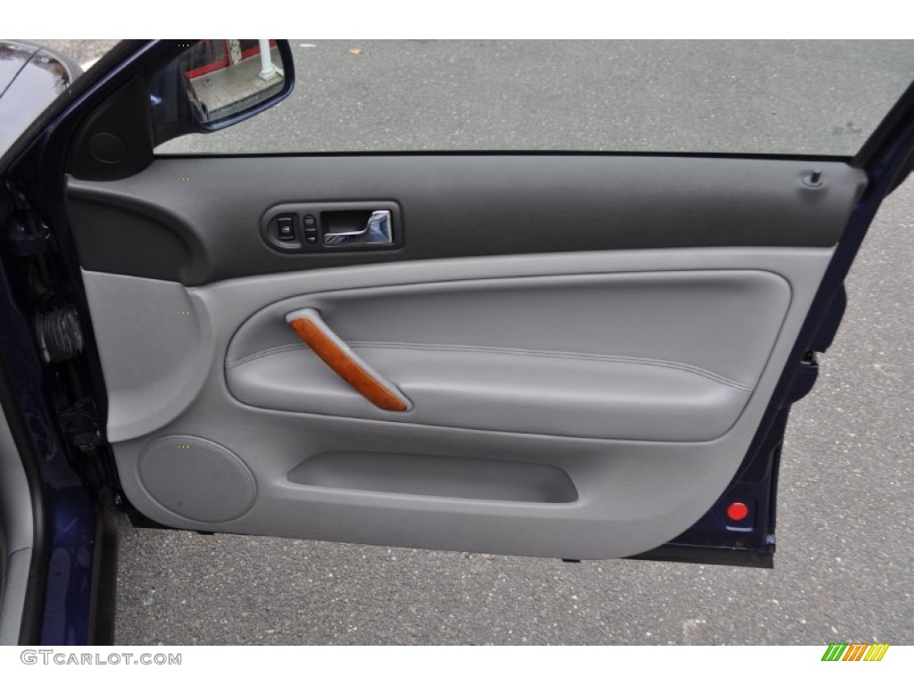 2001 Volkswagen Passat GLX Sedan Gray Door Panel Photo #56777480