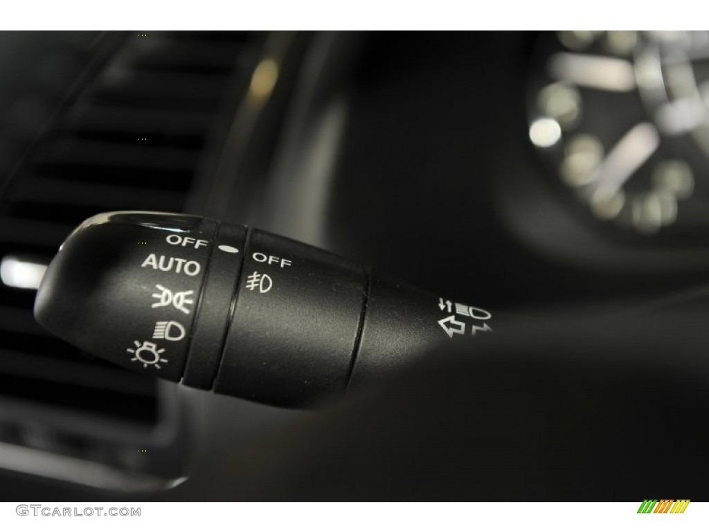 2011 Infiniti QX 56 Controls Photo #56781083