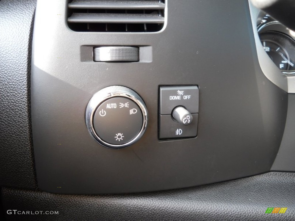 2009 Chevrolet Silverado 1500 LT Extended Cab 4x4 Controls Photo #56783755