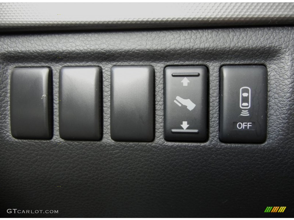 2011 Nissan Armada SV Controls Photo #56783830