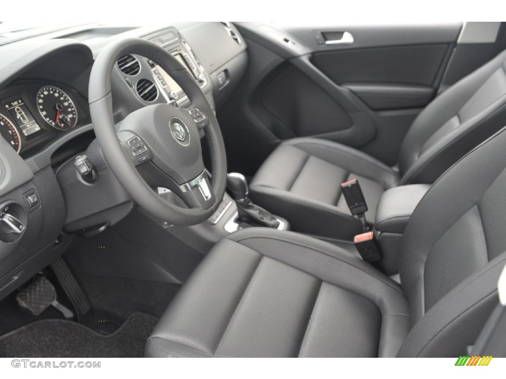 Black Interior 2012 Volkswagen Tiguan SE Photo #56784178