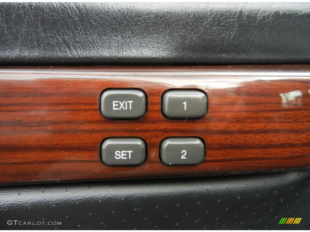 2001 Cadillac DeVille DTS Sedan Controls Photo #56785735