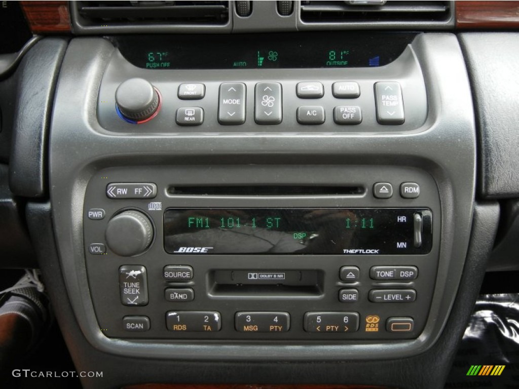 2001 Cadillac DeVille DTS Sedan Controls Photo #56785837