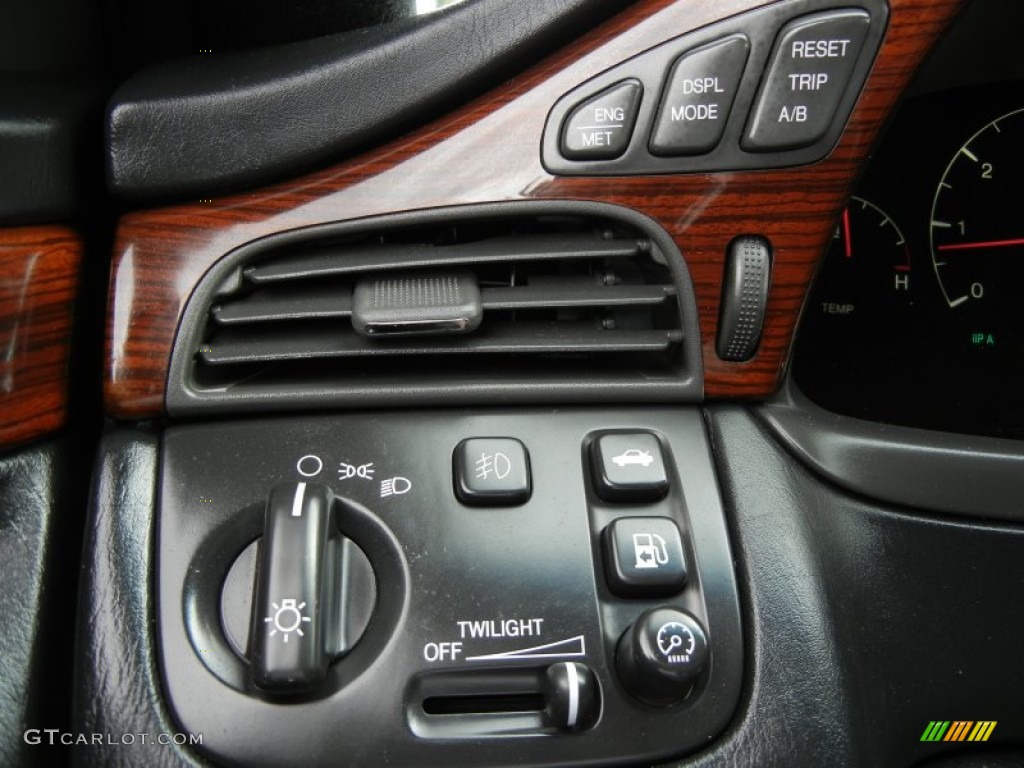 2001 Cadillac DeVille DTS Sedan Controls Photo #56785846
