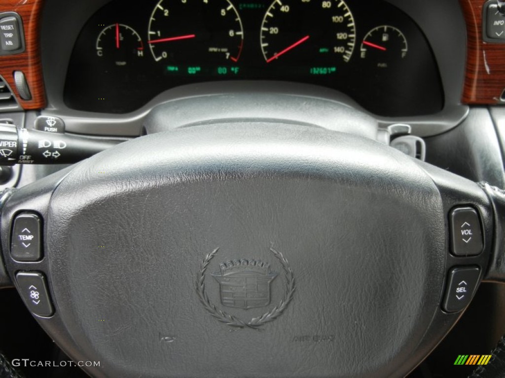 2001 Cadillac DeVille DTS Sedan Controls Photos