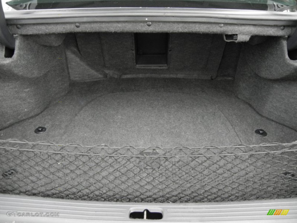 2001 Cadillac DeVille DTS Sedan Trunk Photos