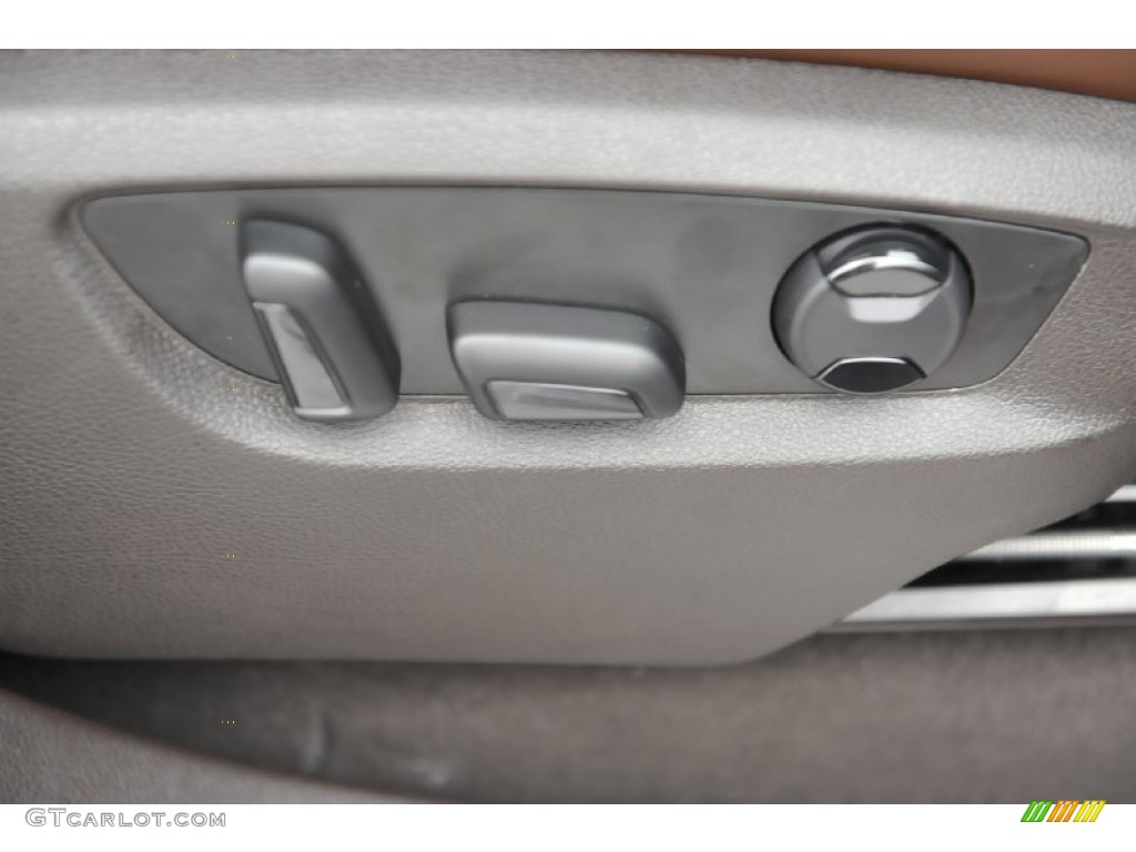 2012 Touareg TDI Lux 4XMotion - Cool Silver Metallic / Saddle Brown photo #35
