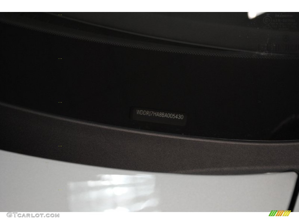 2011 SLS AMG - Iridium Silver Metallic / designo Black photo #36