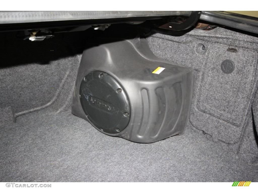 2006 Mitsubishi Lancer Evolution IX Trunk Photos