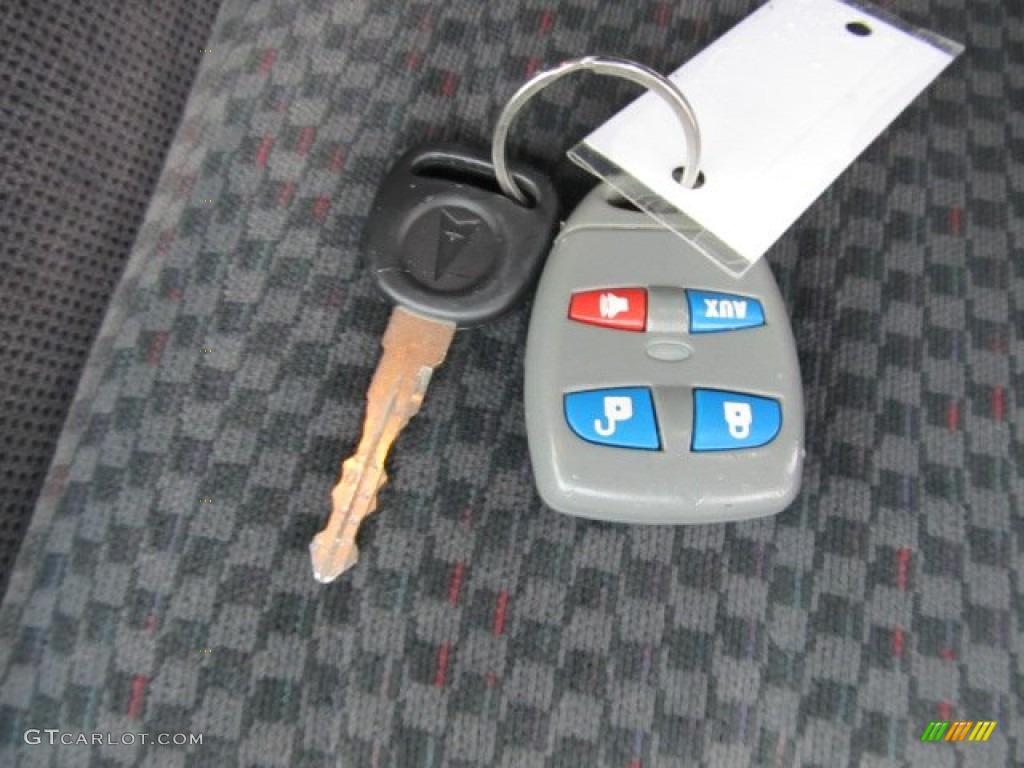 2002 Pontiac Grand Am SE Sedan Keys Photos