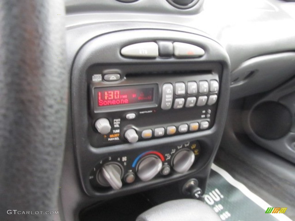 2002 Pontiac Grand Am SE Sedan Controls Photo #56793046