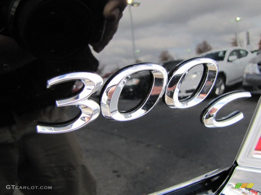 2011 Chrysler 300 C Hemi Marks and Logos Photos