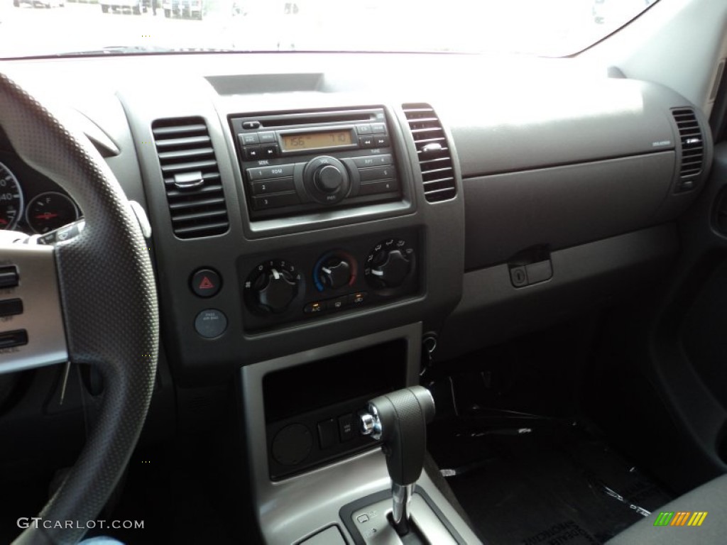 2010 Pathfinder LE - Super Black / Graphite photo #11