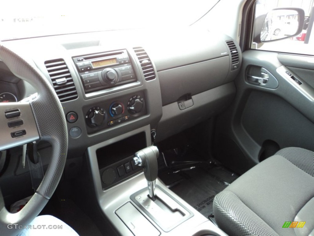 2010 Pathfinder LE - Super Black / Graphite photo #13