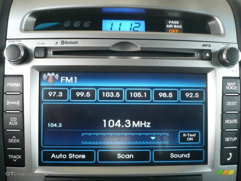 2010 Hyundai Santa Fe SE 4WD Audio System Photos