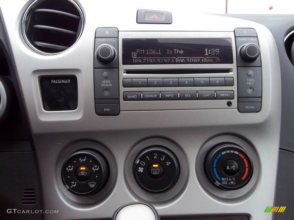 2009 Pontiac Vibe GT Audio System Photos