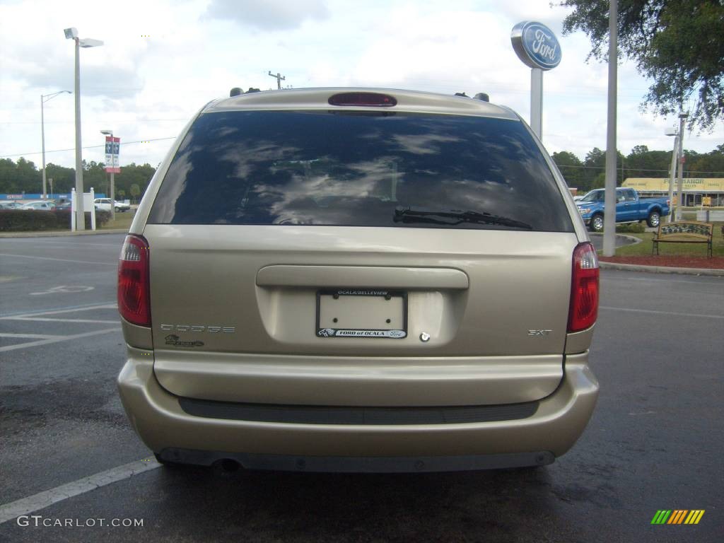 2005 Grand Caravan SXT - Linen Gold Metallic / Dark Khaki/Light Graystone photo #4