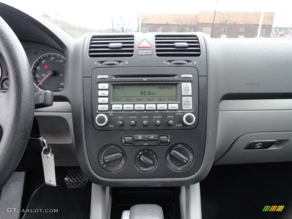 2007 Volkswagen Rabbit 4 Door Controls Photo #56824363