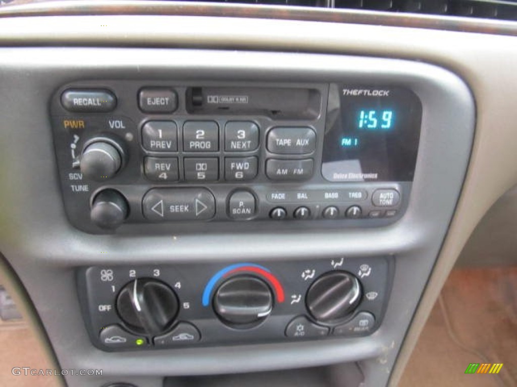 1999 Chevrolet Malibu LS Sedan Audio System Photos