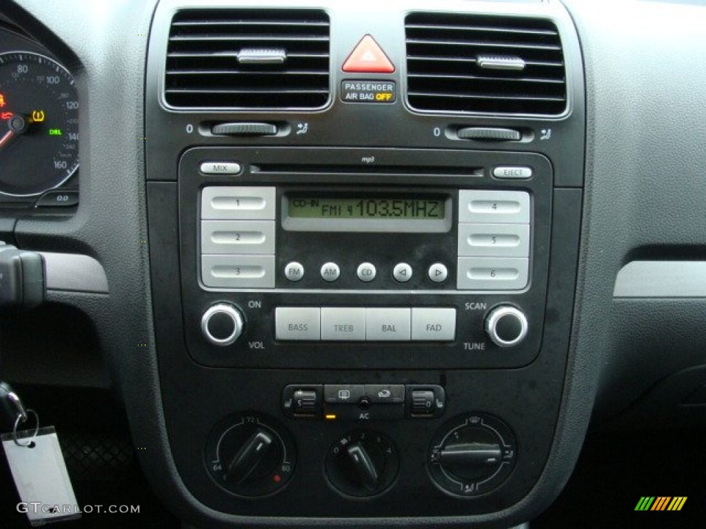 2009 Volkswagen Jetta S Sedan Controls Photo #56834129