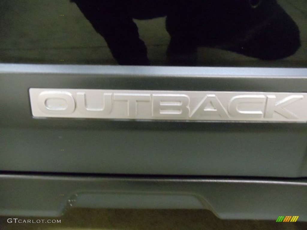 2010 Outback 2.5i Premium Wagon - Crystal Black Silica / Off Black photo #29