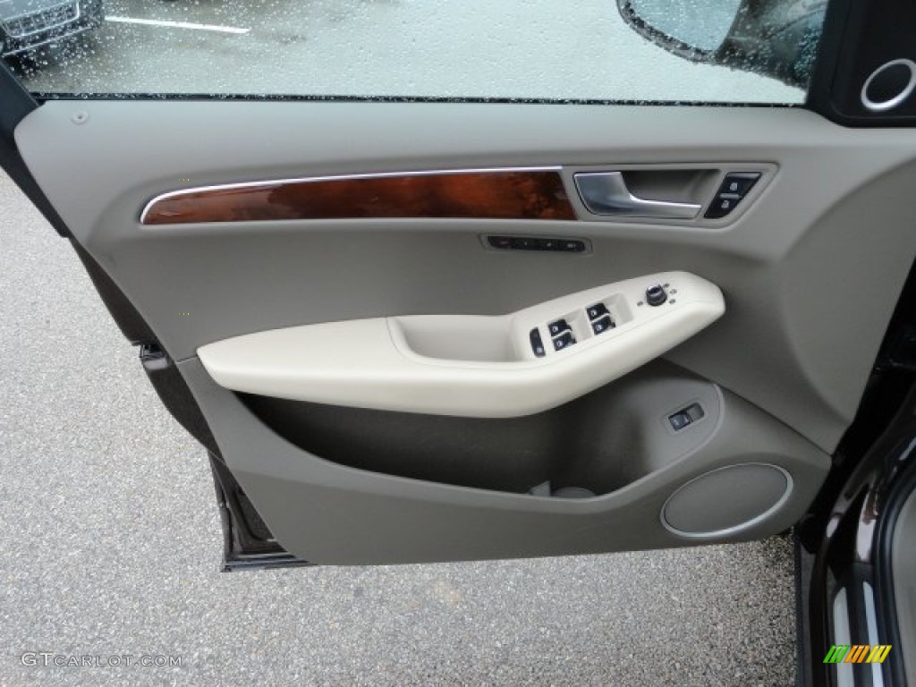 2011 Audi Q5 3.2 quattro Light Gray Door Panel Photo #56836337