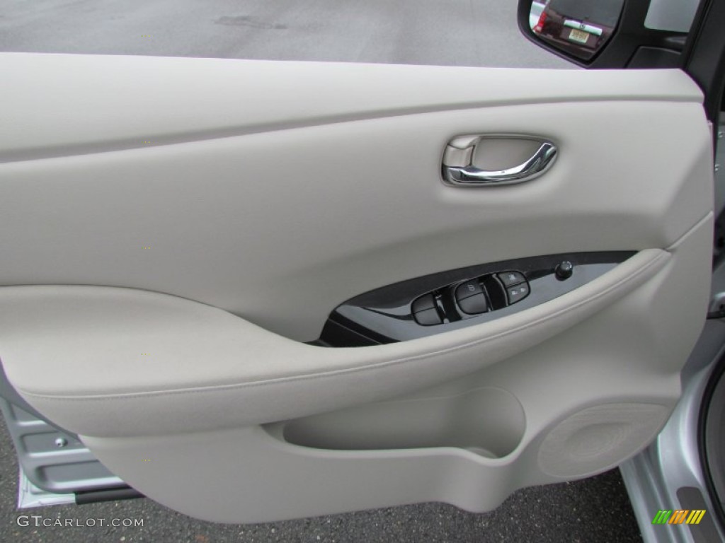2012 Nissan LEAF SL Light Gray Door Panel Photo #56838518