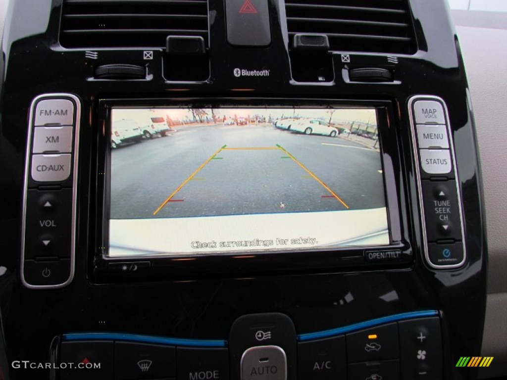 2012 Nissan LEAF SL Controls Photo #56838591