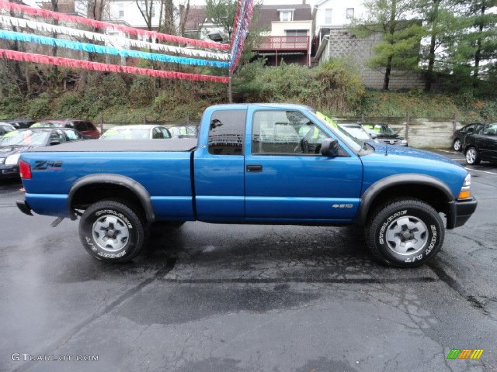 2001 S10 ZR2 Extended Cab 4x4 - Bright Blue Metallic / Graphite photo #6