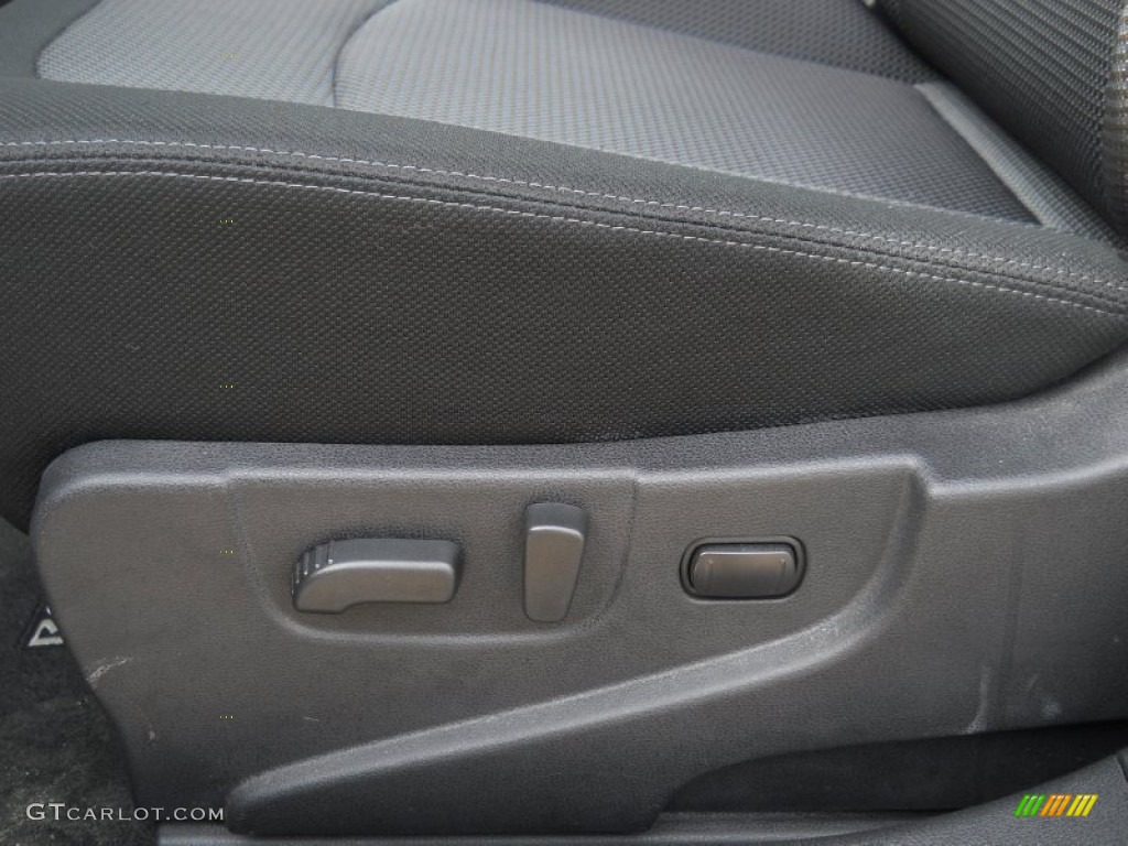 2011 Rogue SV AWD - Gotham Gray Metallic / Black photo #9