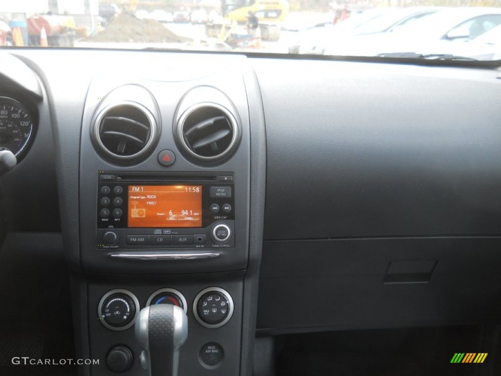 2011 Rogue SV AWD - Gotham Gray Metallic / Black photo #20