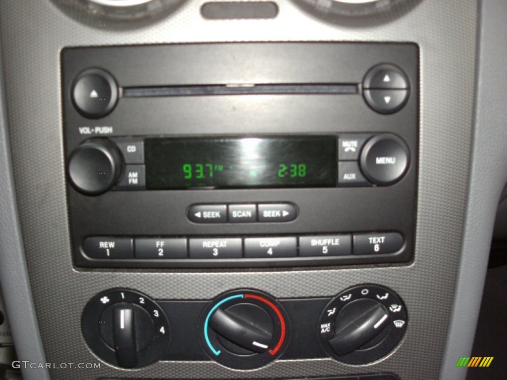2005 Ford Freestyle SE AWD Audio System Photos
