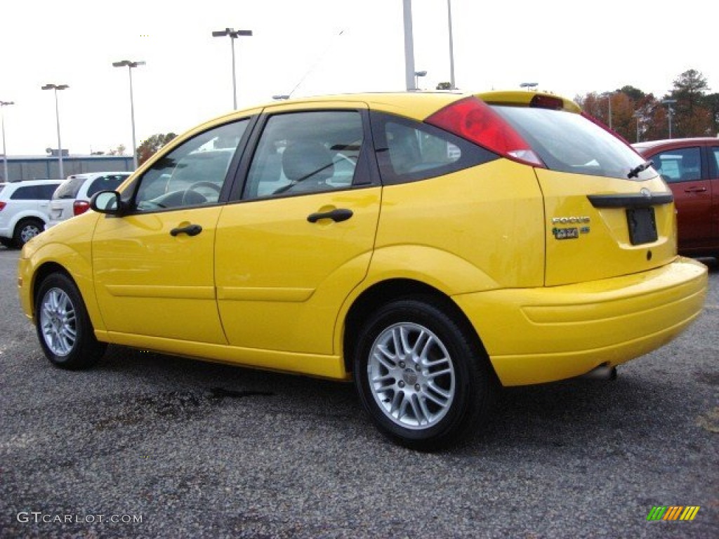 2006 Focus ZX5 SE Hatchback - Screaming Yellow / Charcoal/Charcoal photo #3