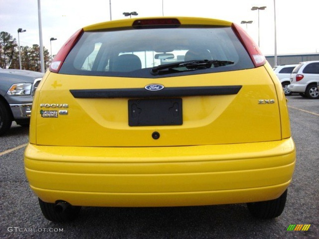 2006 Focus ZX5 SE Hatchback - Screaming Yellow / Charcoal/Charcoal photo #4