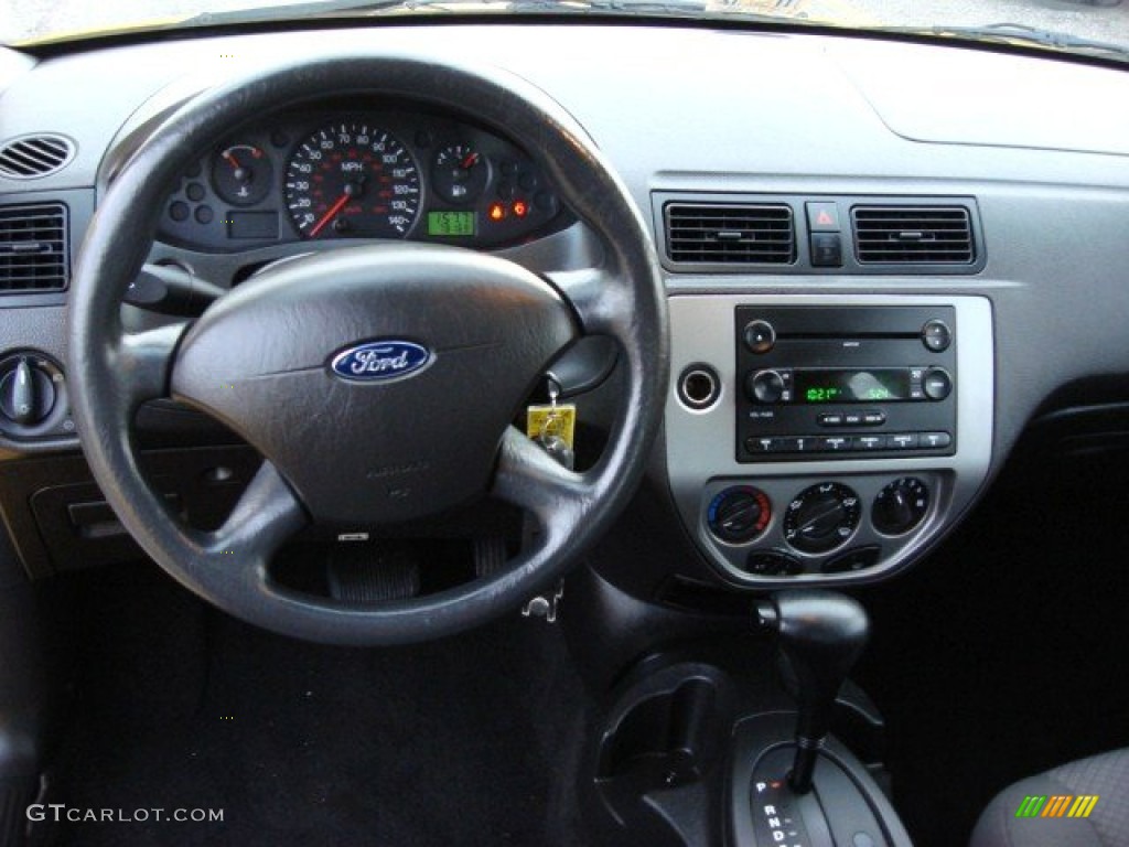 2006 Focus ZX5 SE Hatchback - Screaming Yellow / Charcoal/Charcoal photo #11