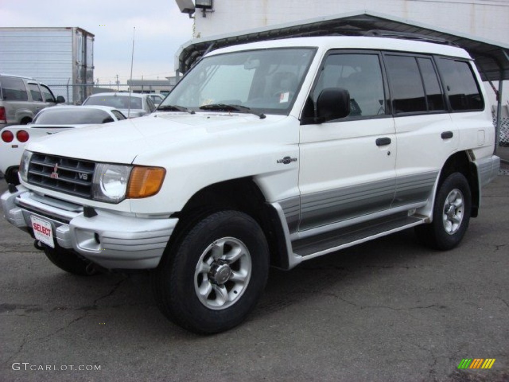 Summit White 2000 Mitsubishi Montero 4x4 Exterior Photo #56852189