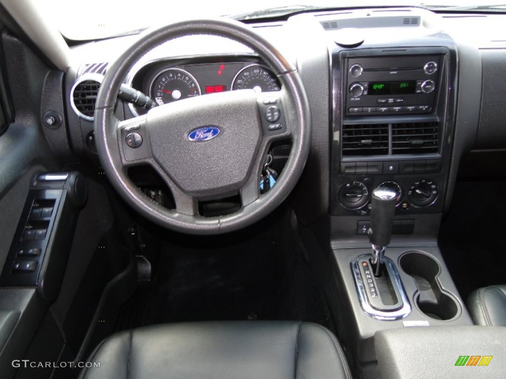 2009 Ford Explorer XLT Dashboard Photos