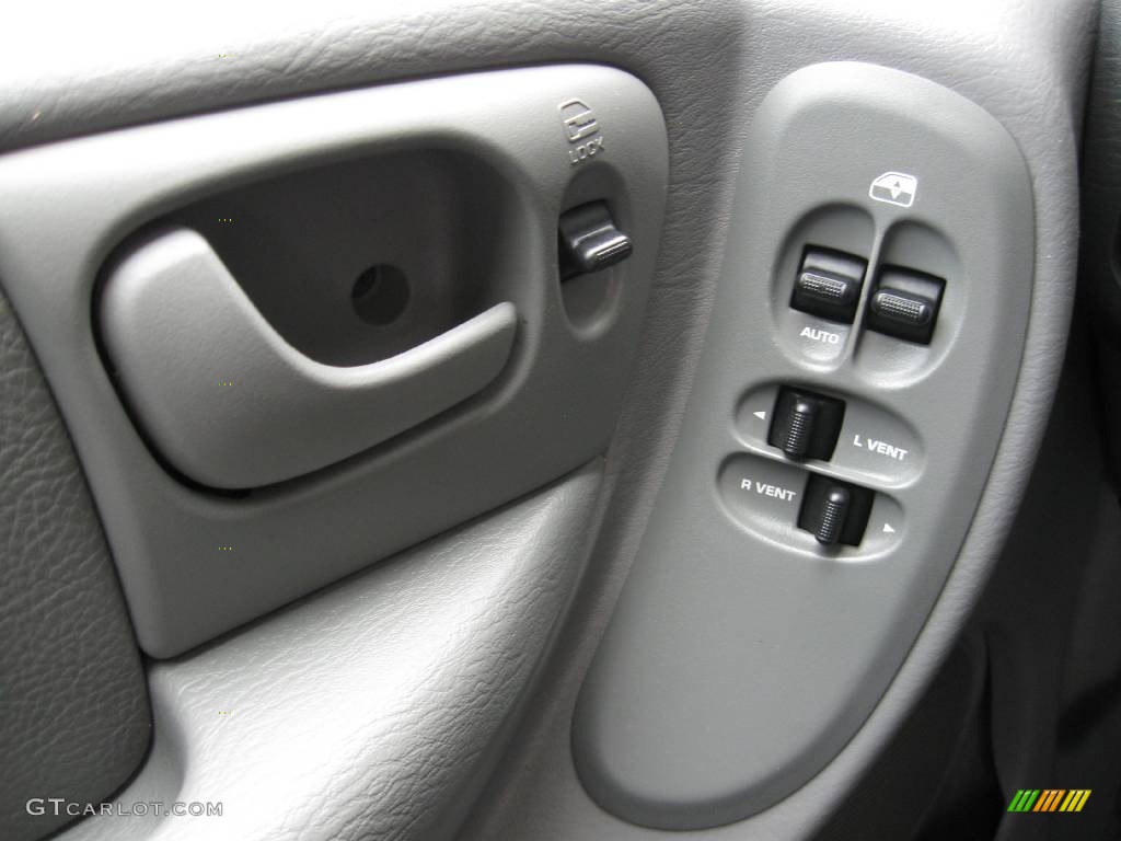 2005 Grand Caravan SE - Butane Blue Pearl / Medium Slate Gray photo #16