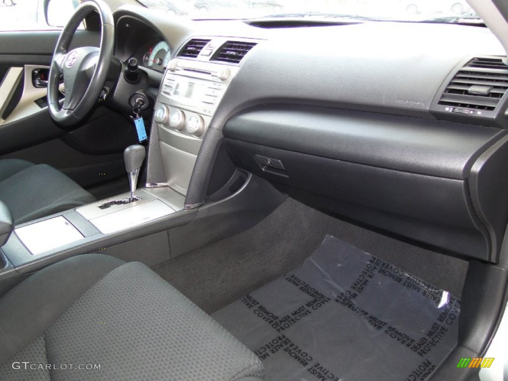 2009 Camry SE - Aloe Green Metallic / Charcoal photo #24