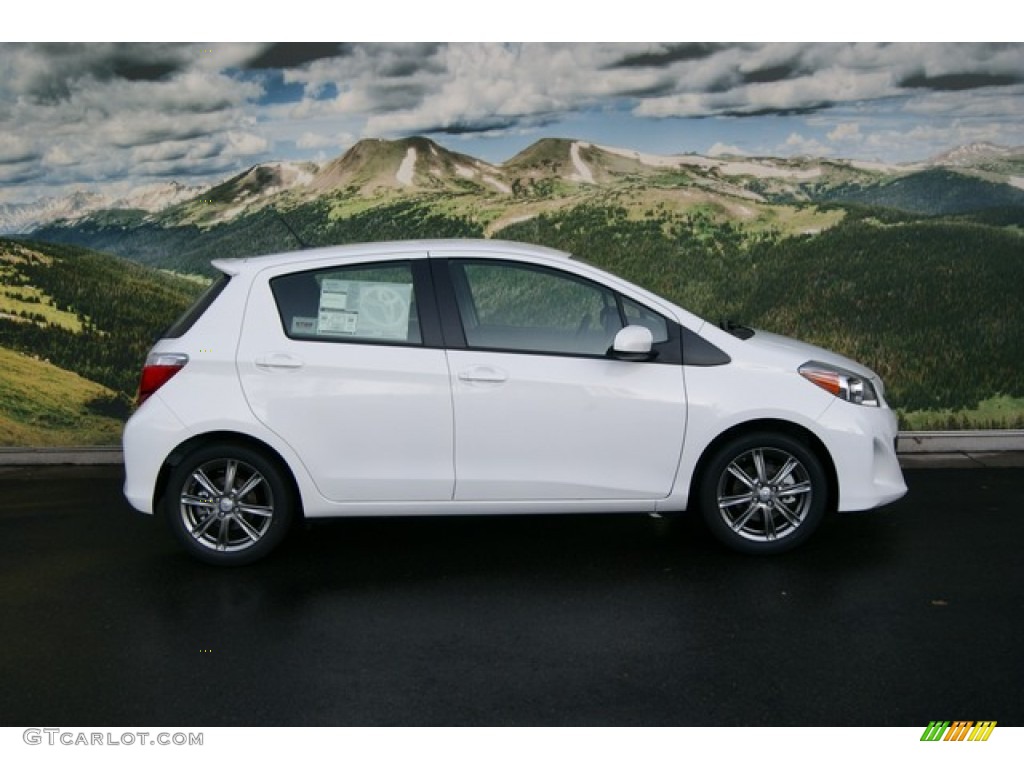 Super White 2012 Toyota Yaris SE 5 Door Exterior Photo #56860415