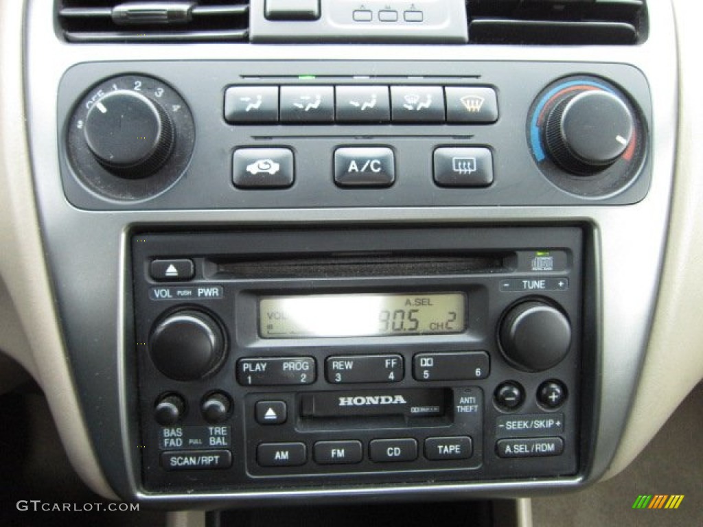 2002 Accord SE Coupe - Taffeta White / Ivory photo #19