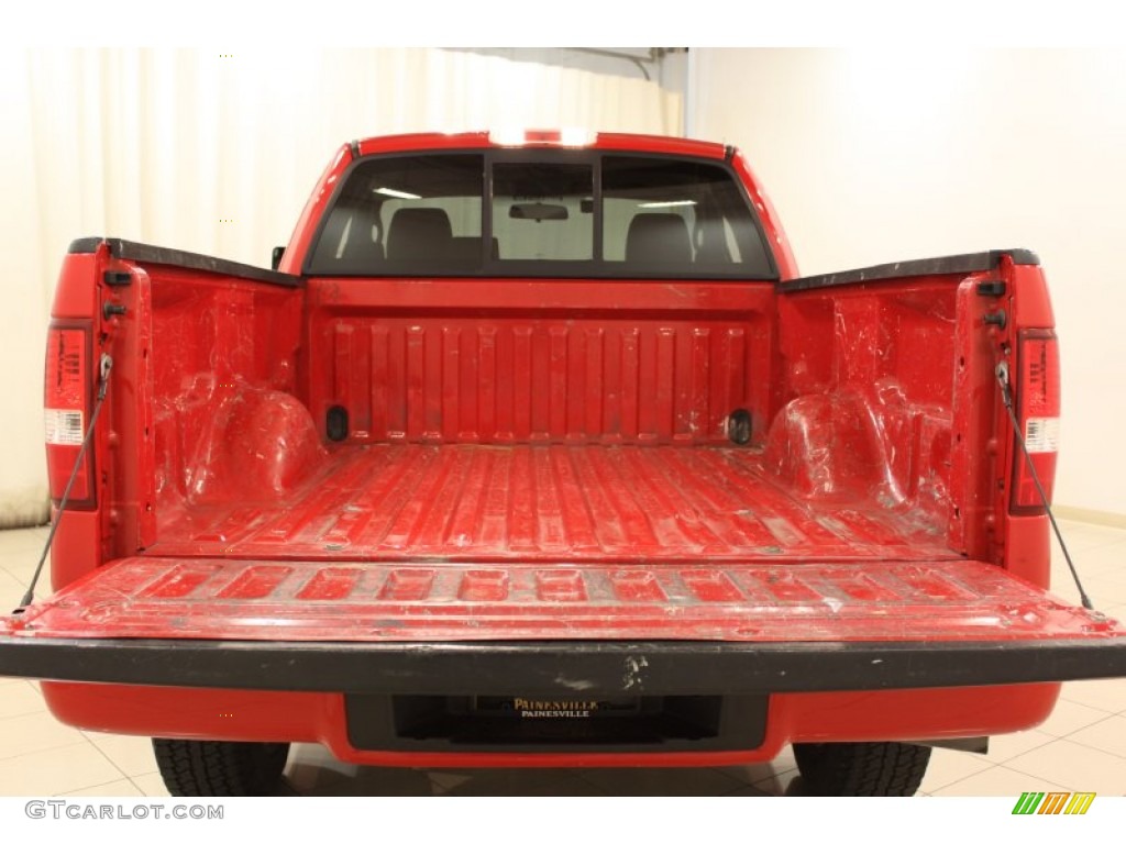 2005 F150 STX Regular Cab 4x4 - Bright Red / Medium Flint Grey photo #11