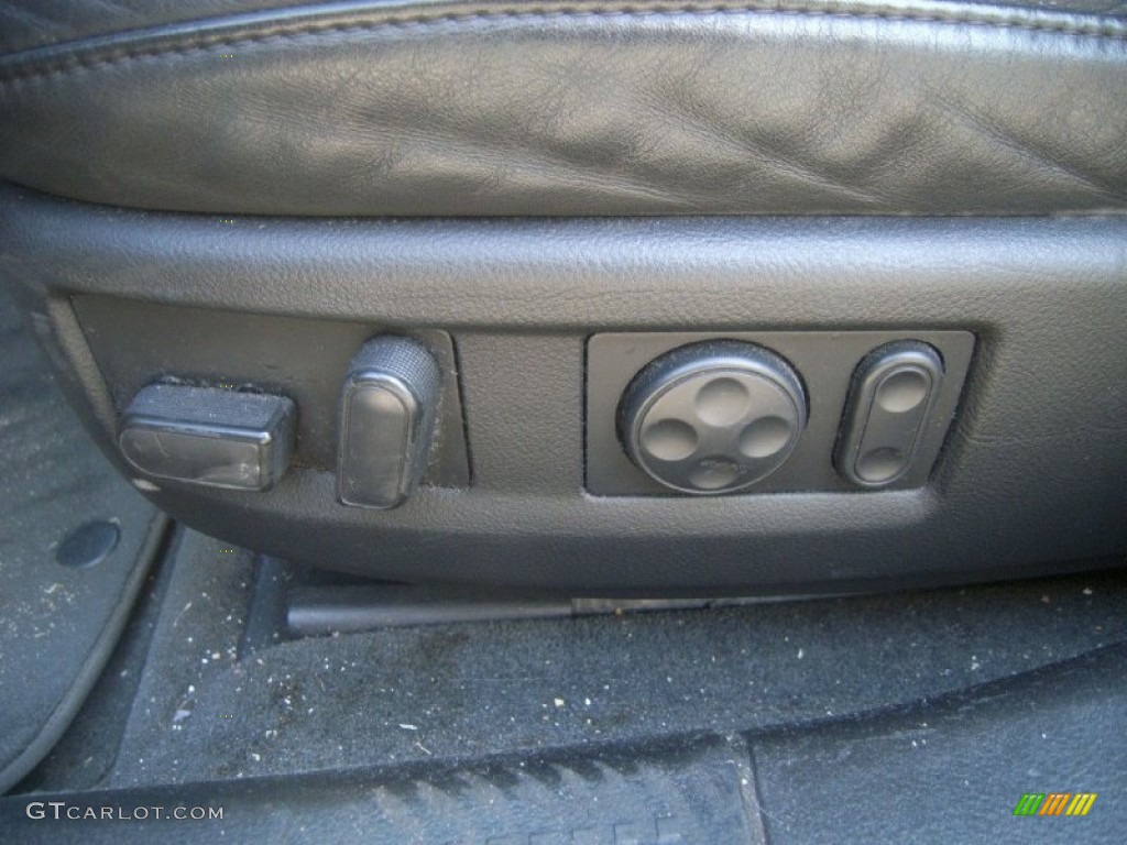 2000 Audi A8 4.2 quattro Controls Photo #56867846