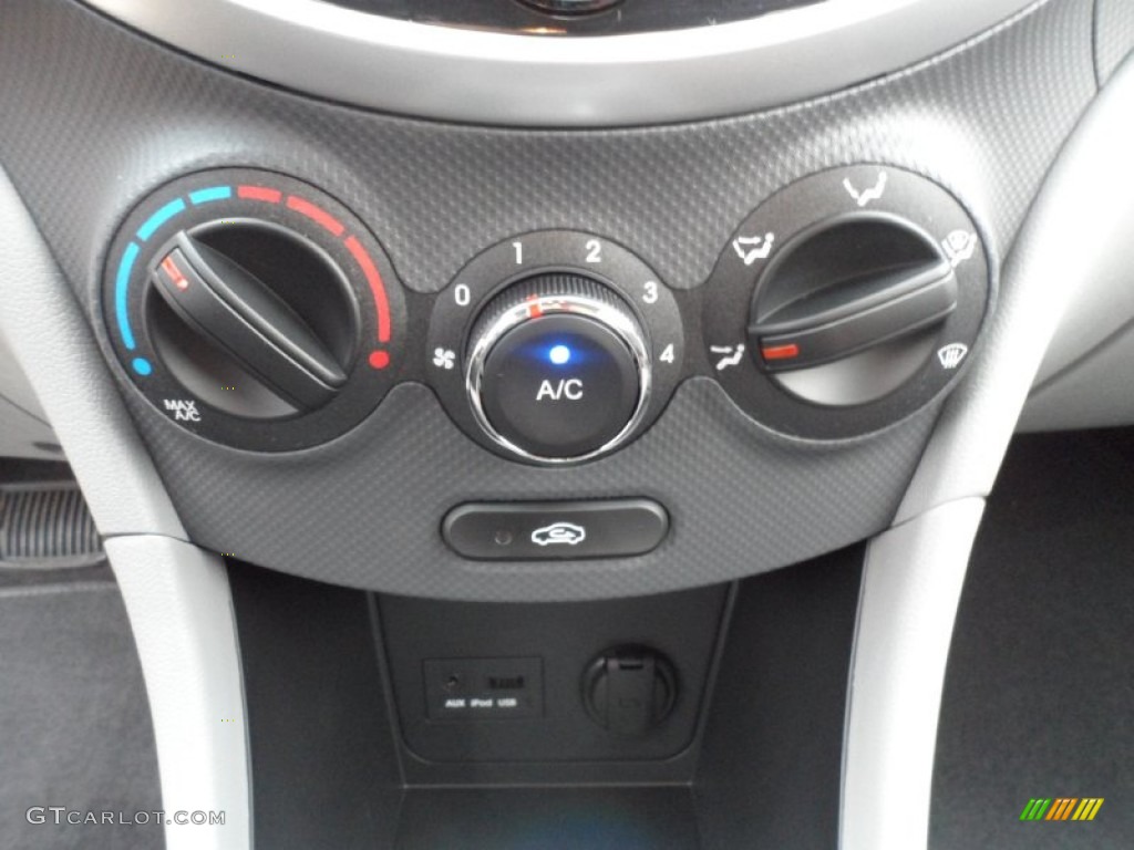 2012 Hyundai Accent GLS 4 Door Controls Photo #56869601
