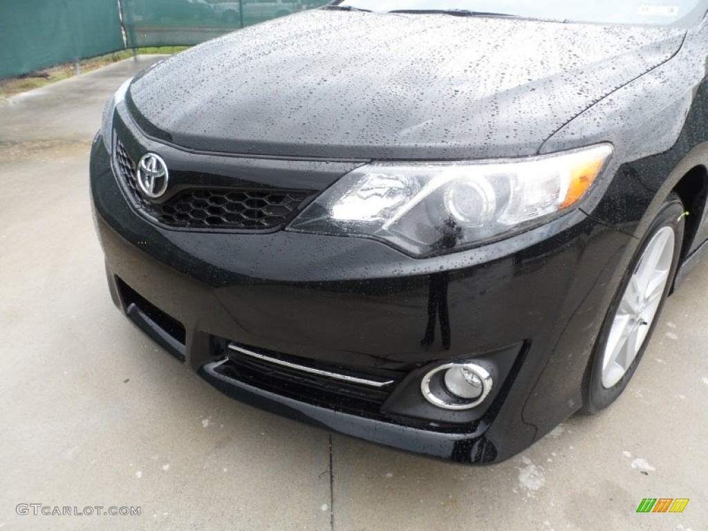 2012 Camry SE - Attitude Black Metallic / Black photo #10